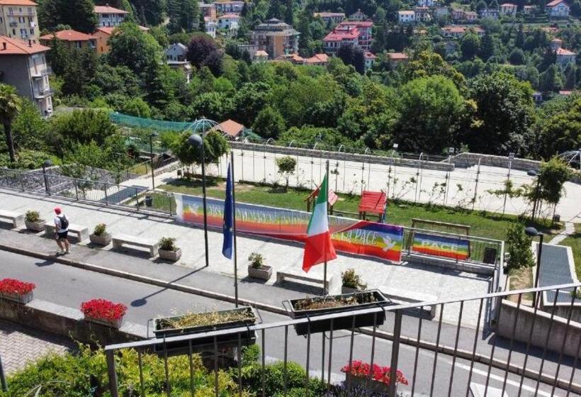 غرفة قياسية مزوَّدة بتراس, Da Laura