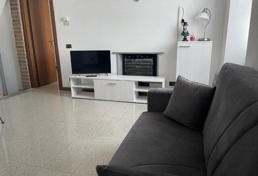 شقة غرفة واحدة, Da Laura