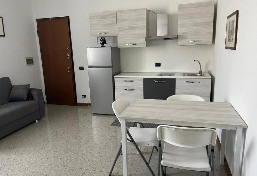 شقة غرفة واحدة, Da Laura