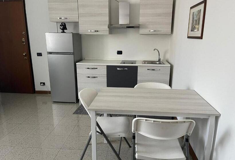 شقة غرفة واحدة, Da Laura