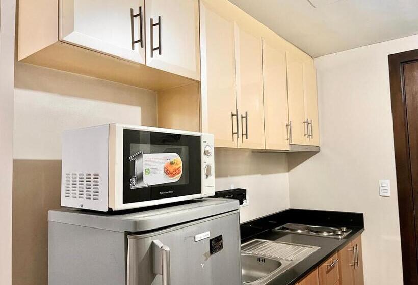 Люкс Повышенной Комфортности, Elegant Condo Hotel Across Naia Airport Terminal 3 Newport City