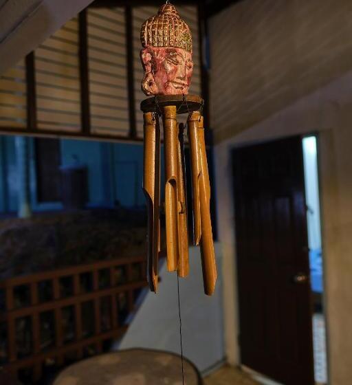 디럭스 룸, Chor Chaba