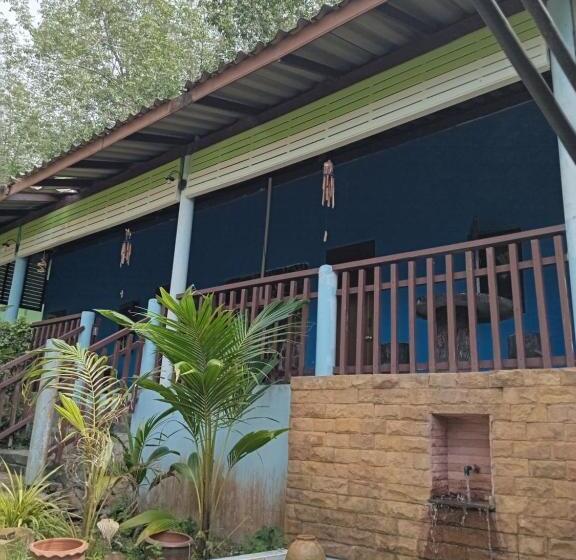 스탠다드 룸, Chor Chaba