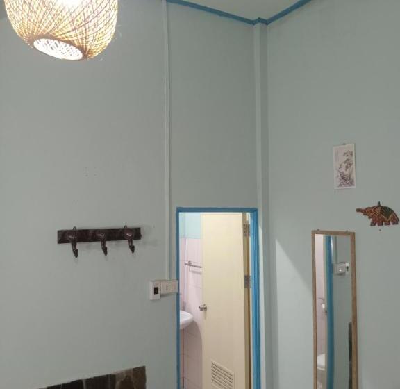 스탠다드 룸, Chor Chaba