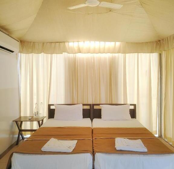 Standard Tent, Riverside County Resort