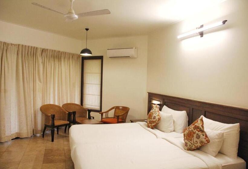 جناح, Riverside County Resort