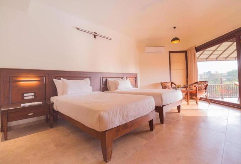 جناح, Riverside County Resort