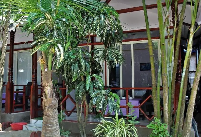 Chambre Supérieure, Sai Valentine S Goa