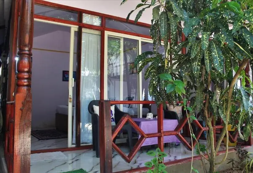 Chambre Supérieure, Sai Valentine S Goa