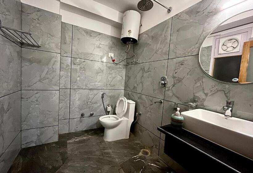 اتاق لوکس, Odin Hostel Kasol