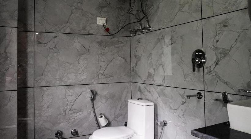 اتاق سوپریور با تخت بزرگ, Odin Hostel Kasol