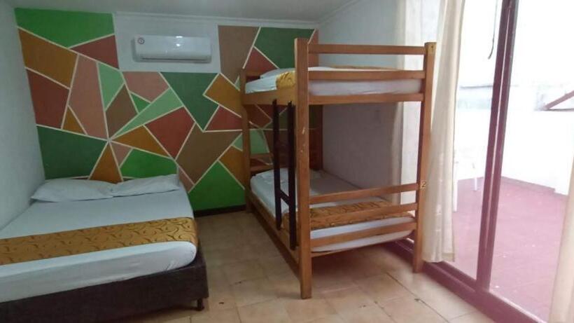 اتاق استاندارد چهارنفره با بالکن, Cabaña Salguero
