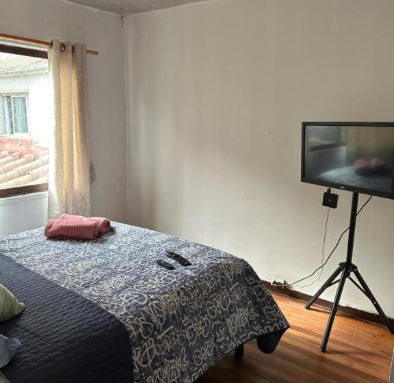 Quarto Estandar Banheiro Compartilhado, Hostal Gloria Quintamar