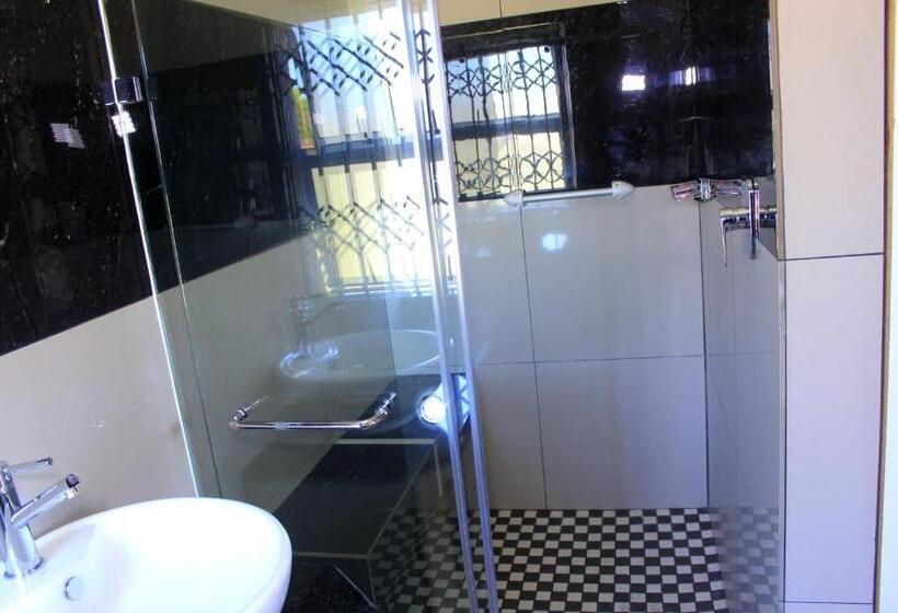 غرفة قياسية, Joyous Lodges