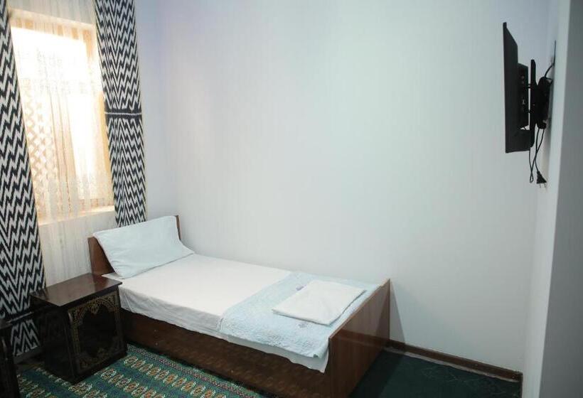 エコノミーシングルルーム, Rasul Nazar