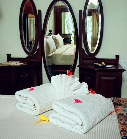 Deluxe room with river view, Cranganor History Café & Riverside Château