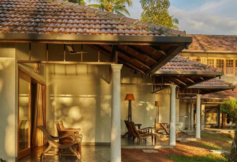 Deluxe room with river view, Cranganor History Café & Riverside Château