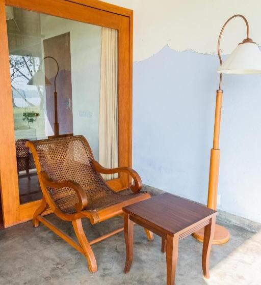 Deluxe room with river view, Cranganor History Café & Riverside Château