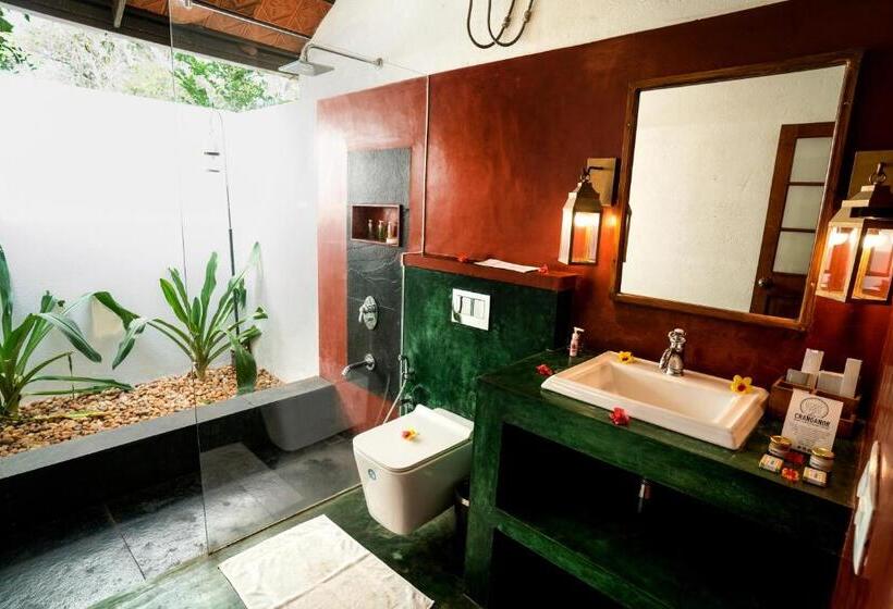 Deluxe room with river view, Cranganor History Café & Riverside Château