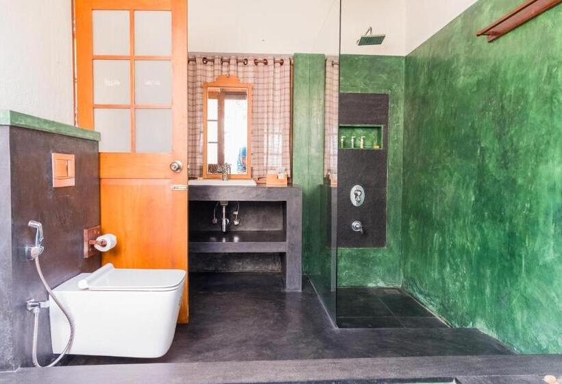 اتاق لوکس با چشم‌انداز دریاچه, Cranganor History Café & Riverside Château