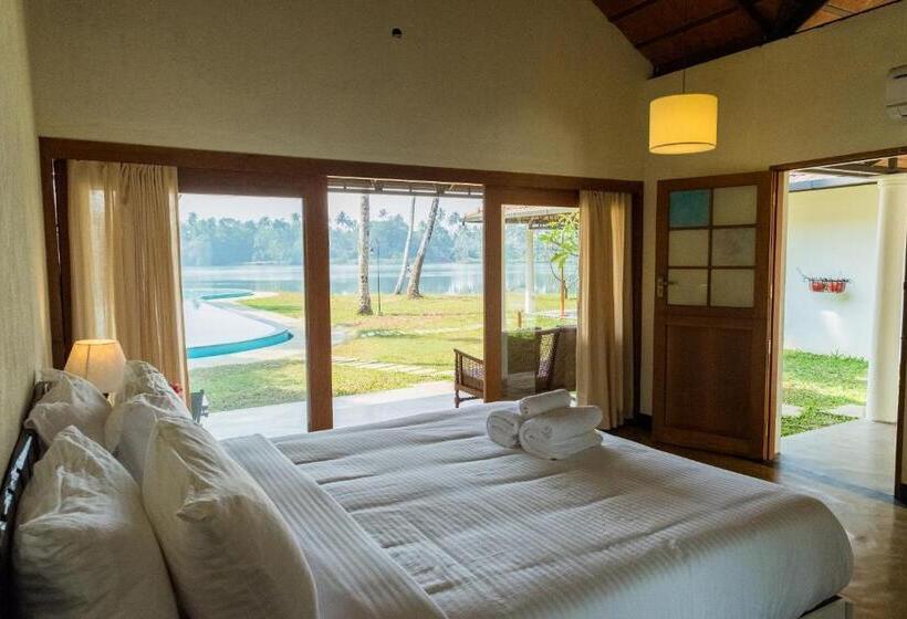 اتاق لوکس, Cranganor History Café & Riverside Château