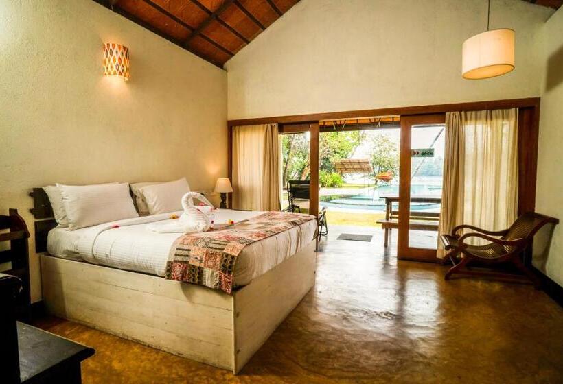 اتاق لوکس, Cranganor History Café & Riverside Château