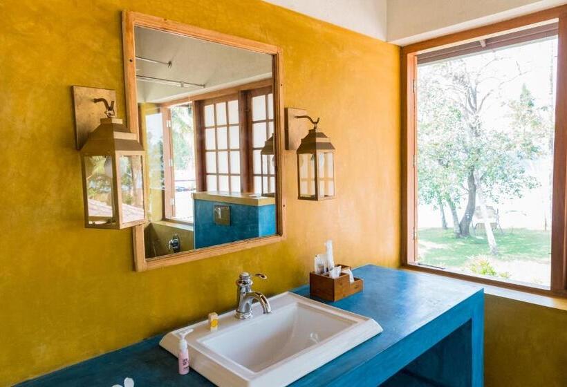 اتاق استاندارد با چشم‌انداز دریاچه, Cranganor History Café & Riverside Château