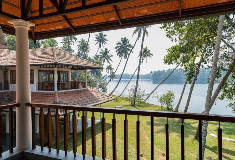 اتاق استاندارد با چشم‌انداز دریاچه, Cranganor History Café & Riverside Château