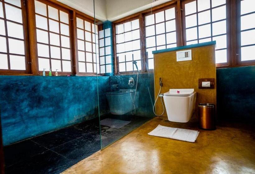 اتاق استاندارد با تخت بزرگ, Cranganor History Café & Riverside Château