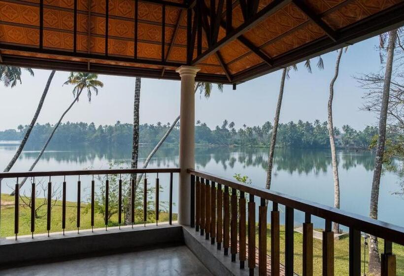 اتاق استاندارد با تخت بزرگ, Cranganor History Café & Riverside Château