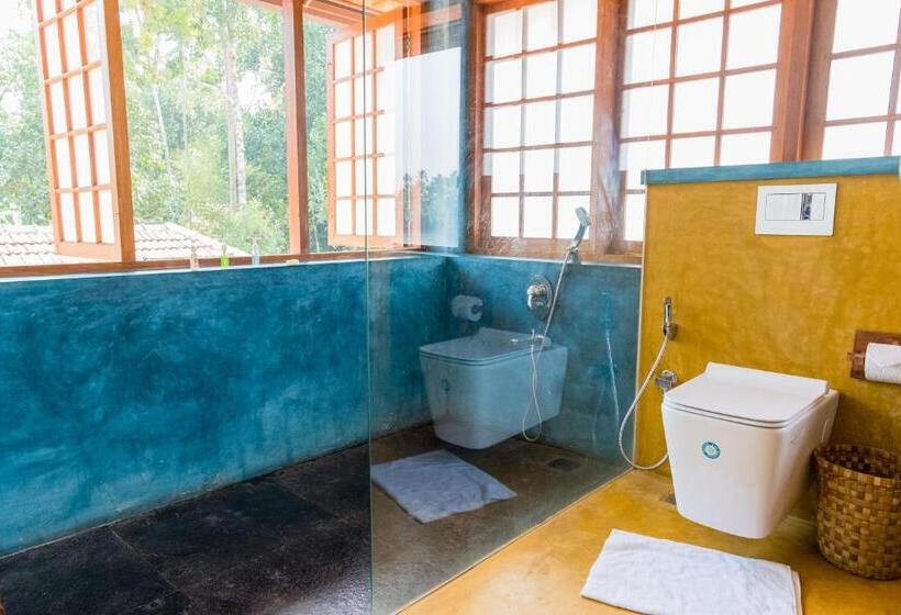 اتاق استاندارد با تخت بزرگ, Cranganor History Café & Riverside Château