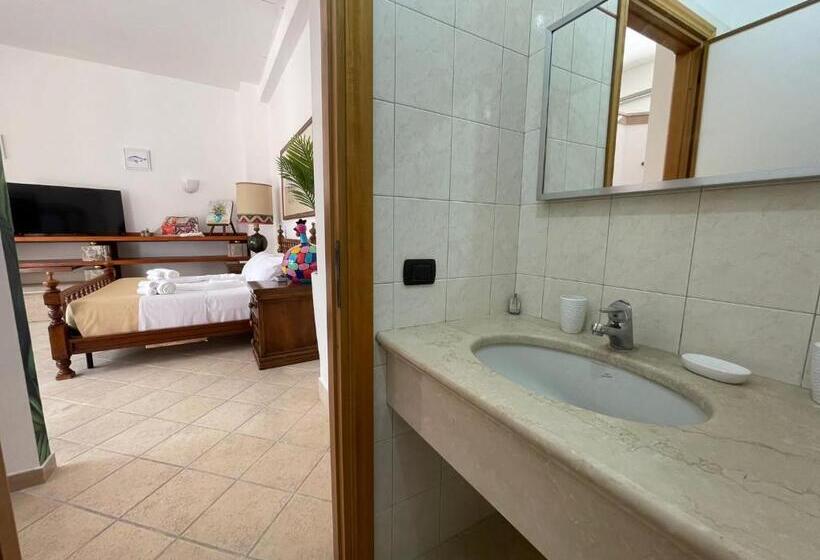 غرفة قياسية, Wild Rooms&house