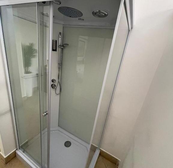 غرفة قياسية, Wild Rooms&house