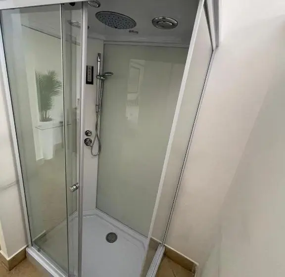 اتاق استاندارد, Wild Rooms&house