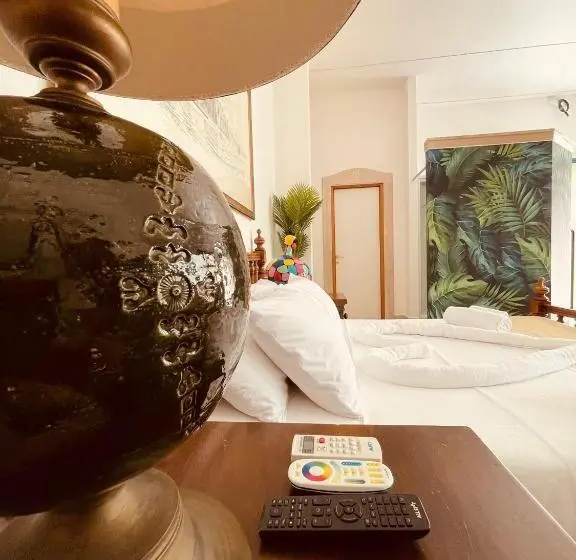 اتاق استاندارد, Wild Rooms&house