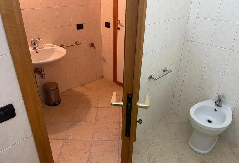 اتاق استاندارد چهار تخته, Wild Rooms&house