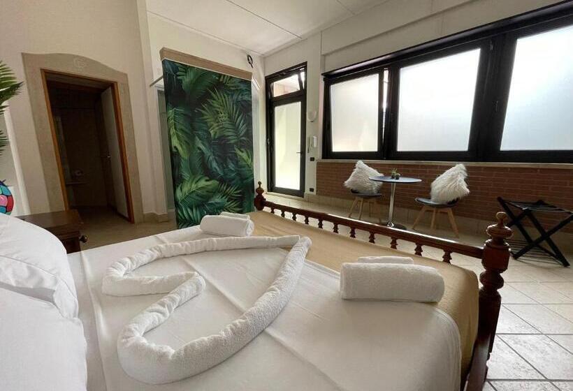 غرفة قياسية, Wild Rooms&house