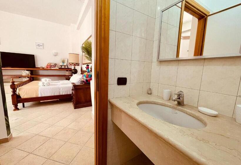 غرفة قياسية, Wild Rooms&house