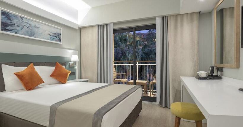 اتاق استاندارد با چشم‌انداز استخر, Arcanus Hotels Trendline Side