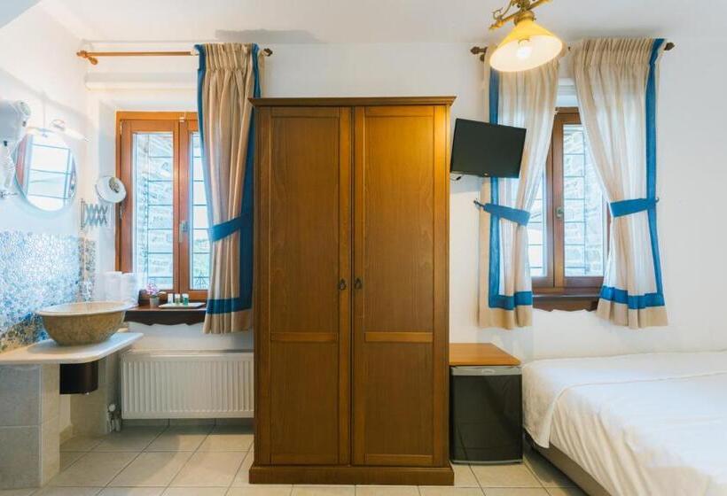 חדר בסיסי, Archontiko Anemos