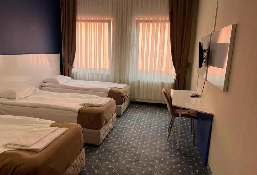 Comfort Kolmen Hengen Huone, Safir Babice