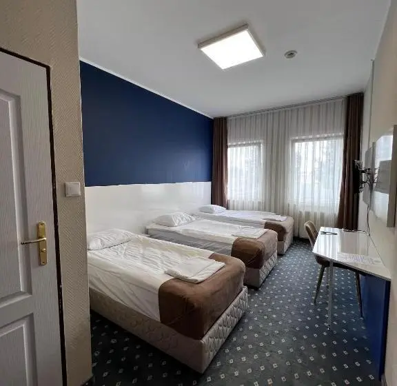 Comfort Kolmen Hengen Huone, Safir Babice