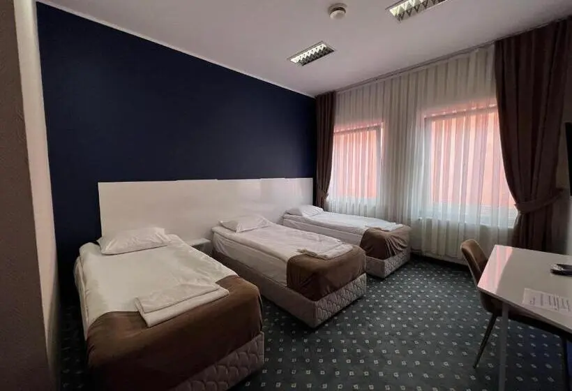 Comfort Kolmen Hengen Huone, Safir Babice