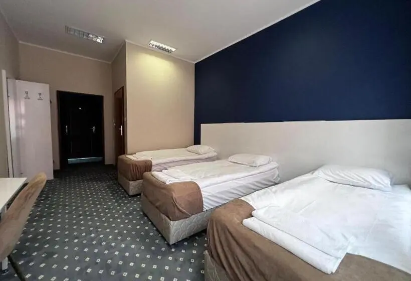 Comfort Kolmen Hengen Huone, Safir Babice