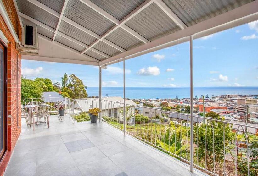 スタンダードルーム, Oakleigh House