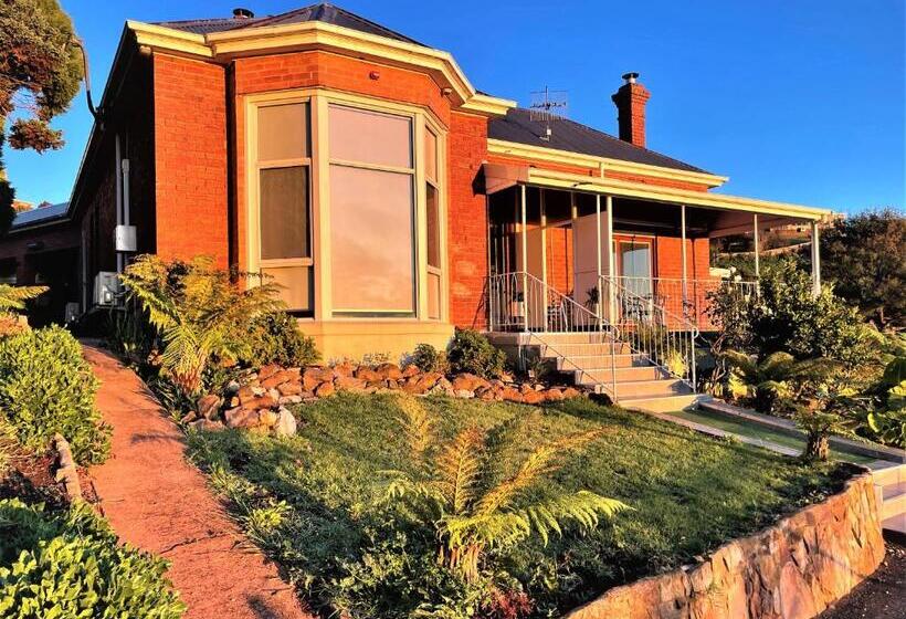 スタンダードルーム, Oakleigh House