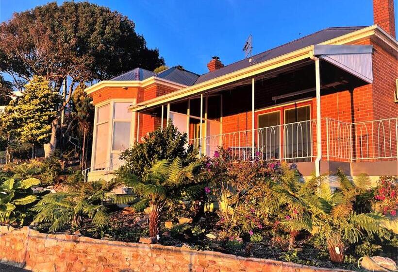 デラックスルーム, Oakleigh House