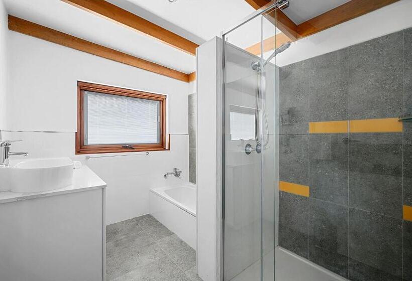 デラックスルーム, Oakleigh House