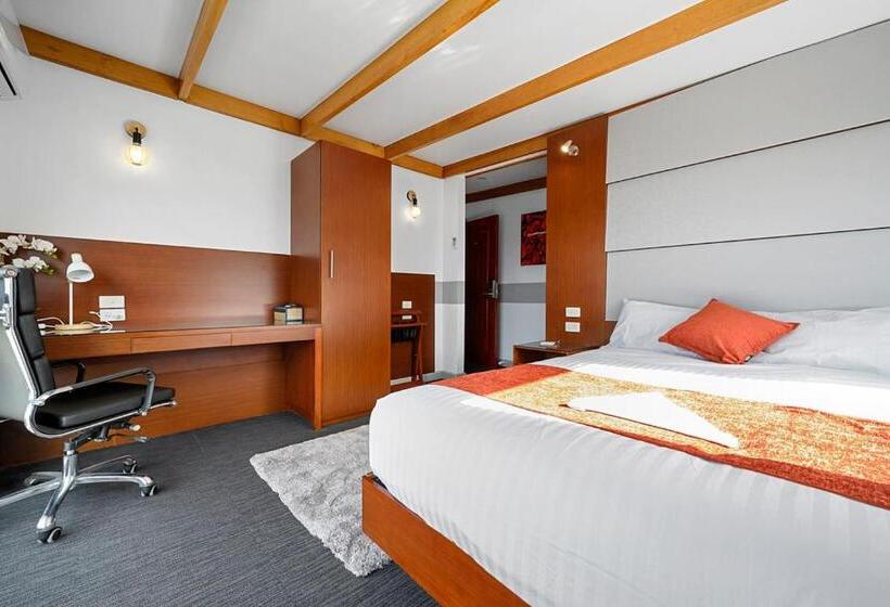 デラックスルーム, Oakleigh House