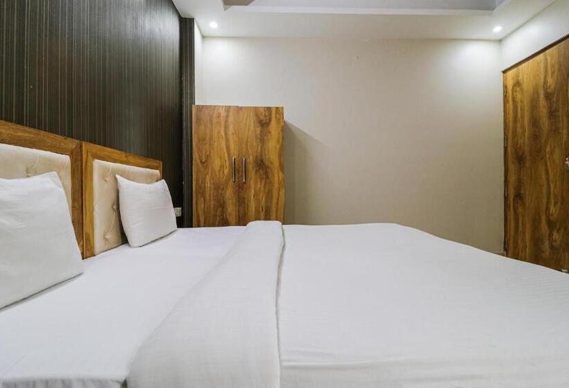 Üç Kişilik Klasik oda, Collection O Hotel Maharaja